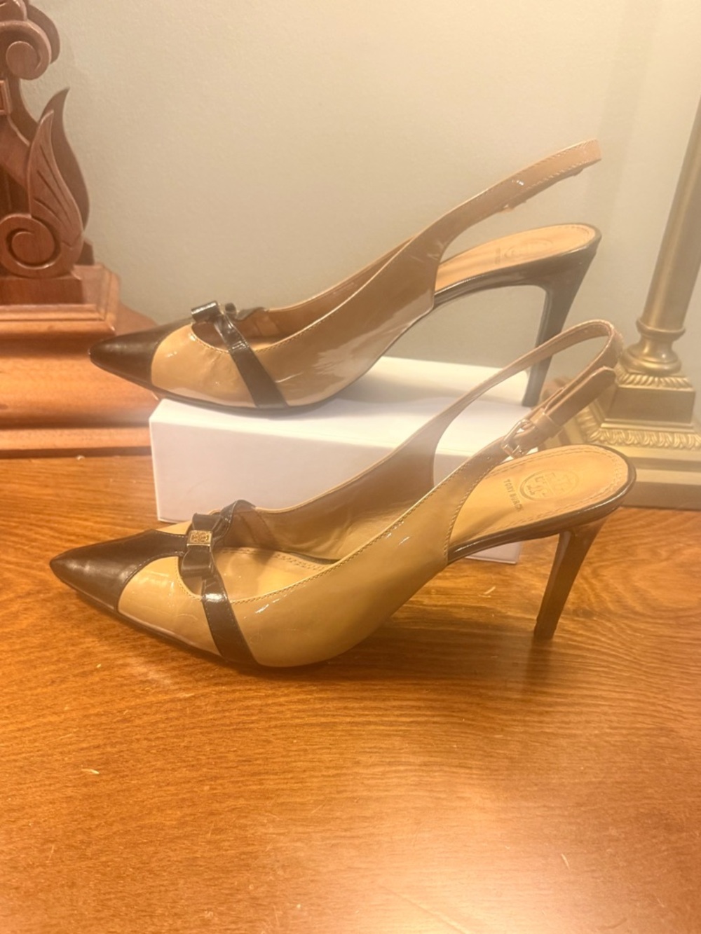 Tory Burch Tan Patent Leather Pointed Slingback Pumps Bow Black Trim Size 11 - Picture 4 of 10